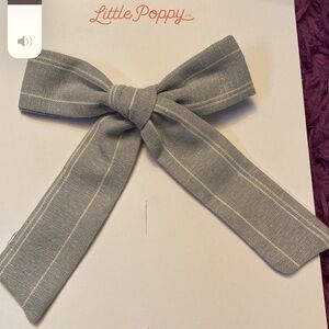 Little Poppy co bow